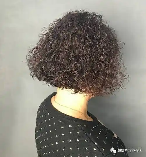 春天流行"螺丝烫"