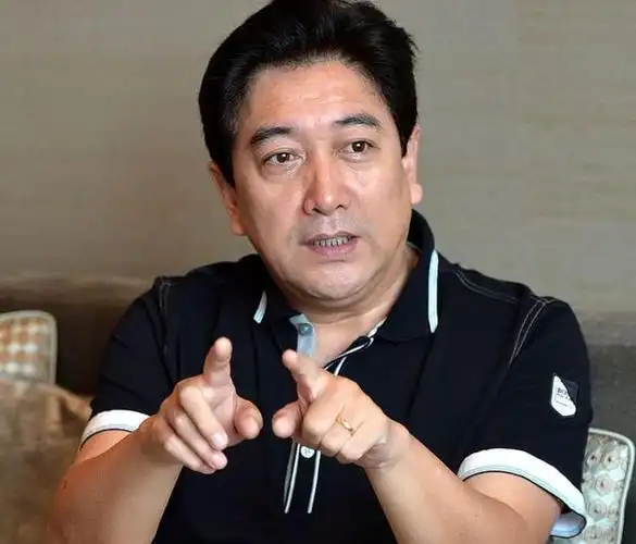 从央视名嘴到"滚出主持界",备受争议的水均益,到底得罪了谁?