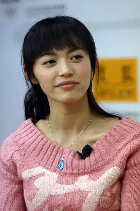 姚晨被质疑整容?38岁姚晨网上晒图,网友:没有特色的脸!