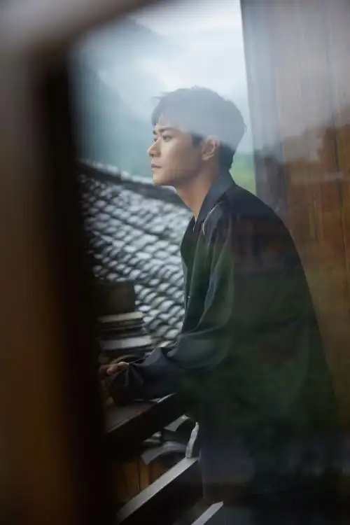 曹骏出道27周年发布民族风写真再入铜仁感受人文风情