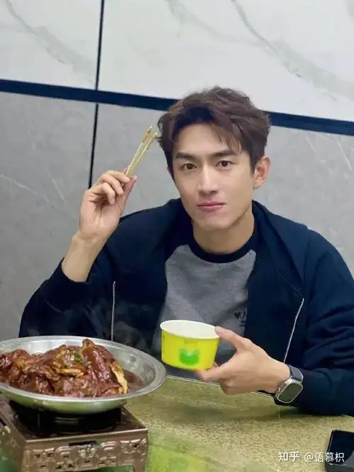 鹿晗关晓彤亲日?曾舜晞倒贴?仝卓得罪资本?牛骏峰蹭资源?