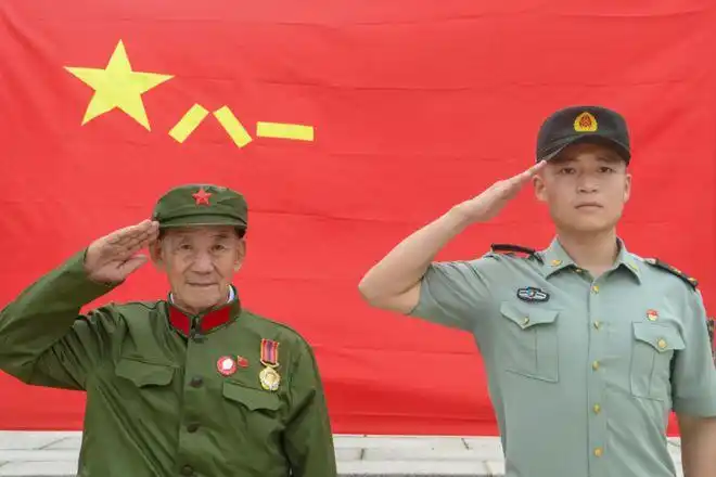 八一特别策划丨两代军人跨越60年的军礼