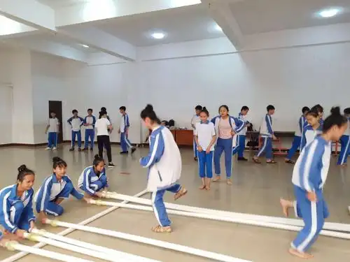 2018年牙叉实验学校社团活动竹竿舞排练简讯