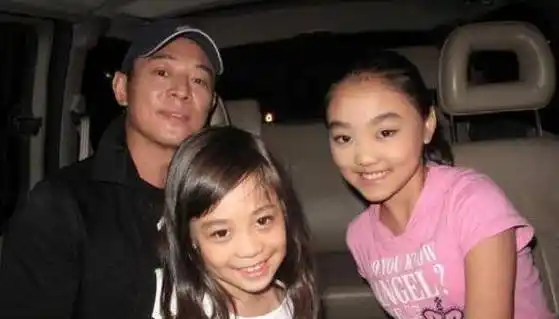 同样是李连杰的孩子,黄秋燕女儿和利智女儿一对比,差距有多大呢?