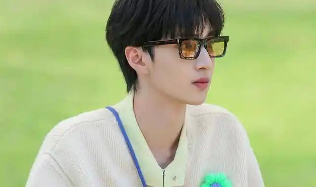 严浩翔原名叫什么?他是什么星座?有哪些代表作品?