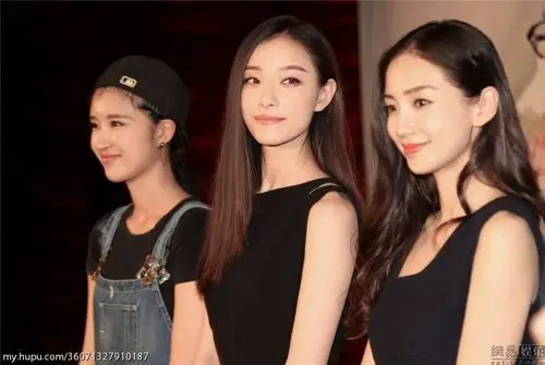 angelababy与多个女明星合照,她算合影杀手吗?