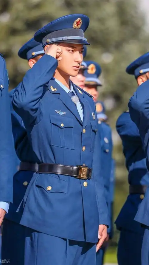 真正男子汉2军装剧照