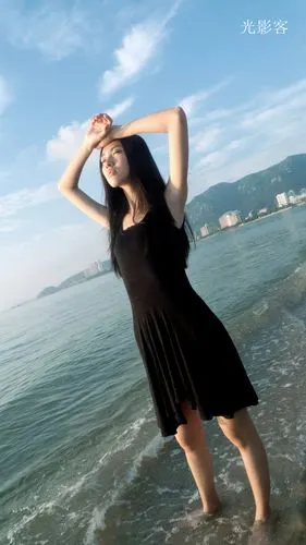 3696 8 15 这是一片蓝蓝的海,平静而优雅,, 随着秋风的抚摸,泛起层层