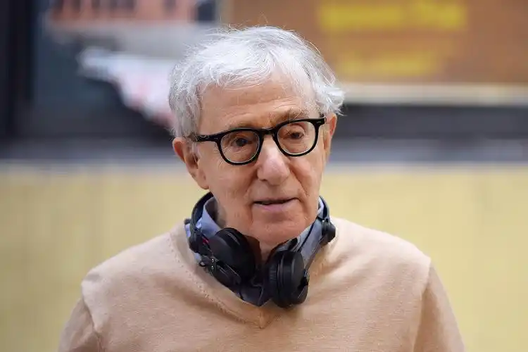 《纽约的一个雨天》终于在意大利定档了,伍迪·艾伦高产的电影生涯