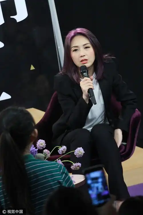 杨千嬅否认与郑秀文参加歌唱比赛节目 亲自拍片鼓励患病粉丝超暖心