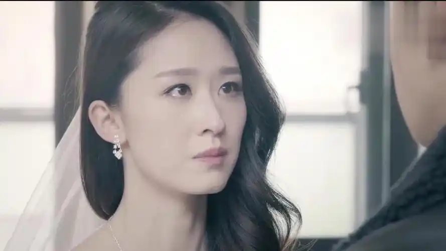 克拉恋人富二代为了女朋友离家出走结果被女友骂幼稚