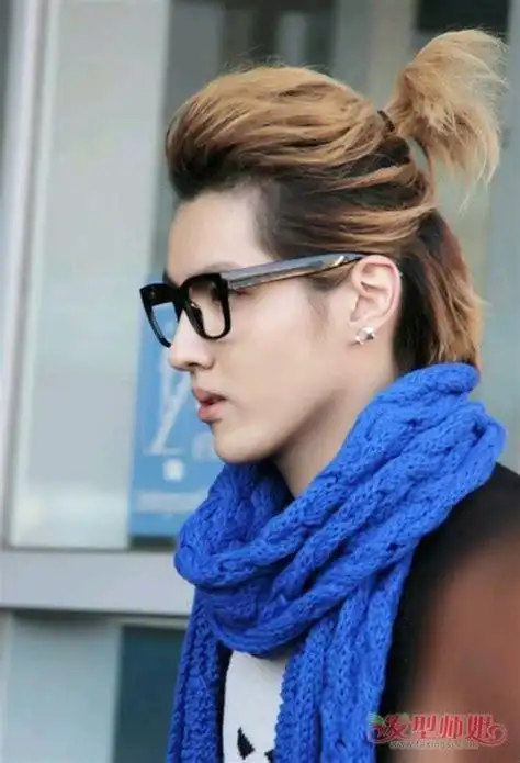 韩国男生扎小辫子秀出帅气度 新年出行最拉风的扎头发系列(3)_发型