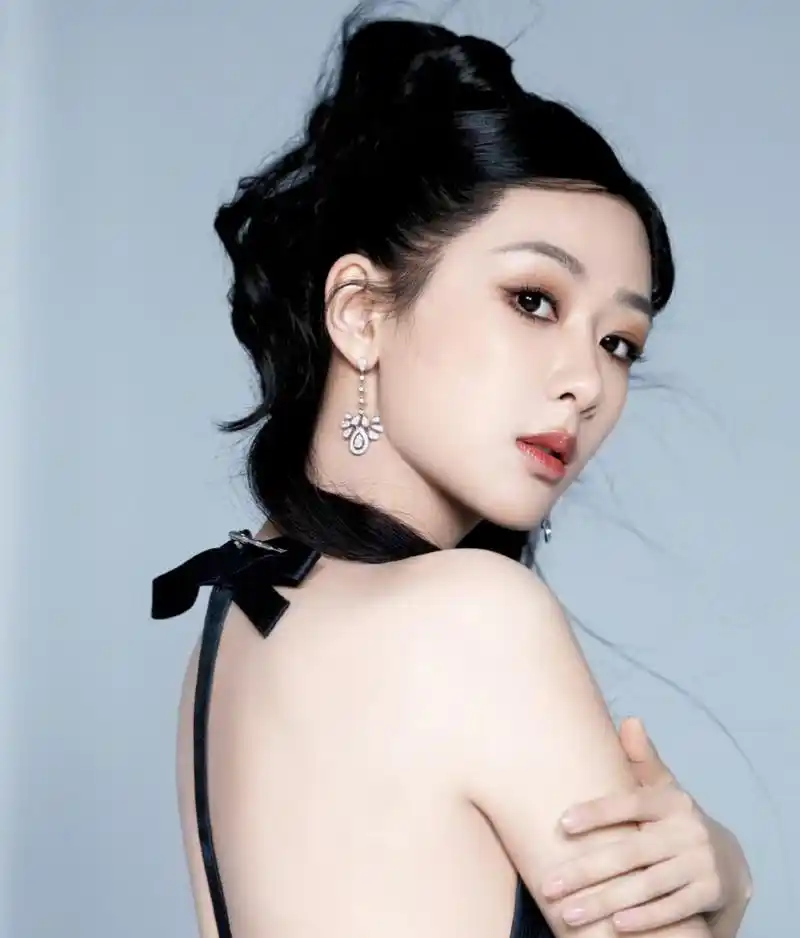 杨紫的新造型霸气,可爱,欲欲的感觉!#杨紫# #娱乐