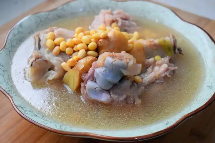 黄豆肘子汤老婆都没想到这样做比猪蹄汤更好吃软烂入味