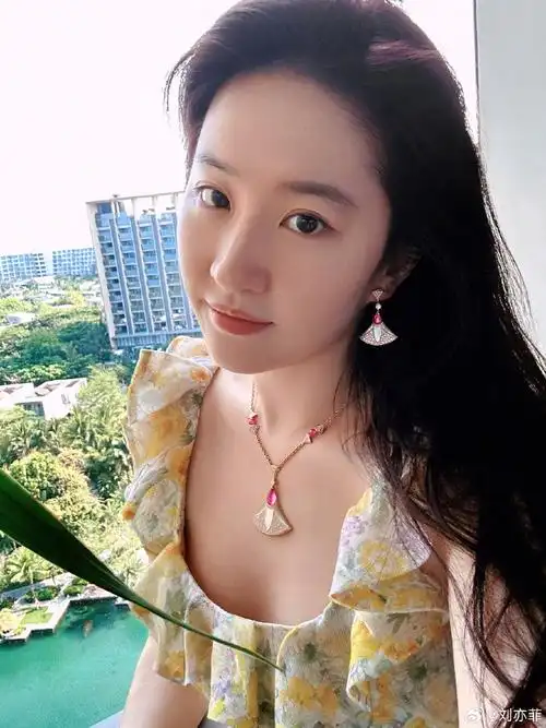 这不是过年了嘛哈哈哈哈 谢谢刘亦菲!你可是最最最美的宝贝