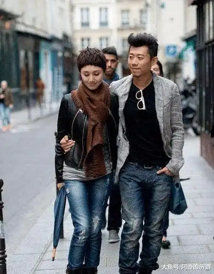 袁泉全家近照曝光, 老公夏雨帅气十足七岁女儿甜美可人, 羡煞旁人