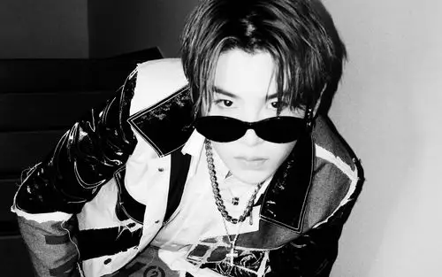 黄明昊酷帅时尚写真图片桌面壁纸