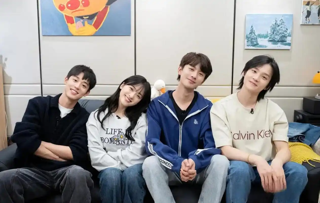 0的高分后,又推出以年轻化,自主性,娱乐性为主的原创综艺《快乐的大人