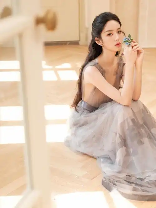 周也swisse斯维诗品牌大使#@周也yeah出席@swisse斯维诗超光瓶闪耀