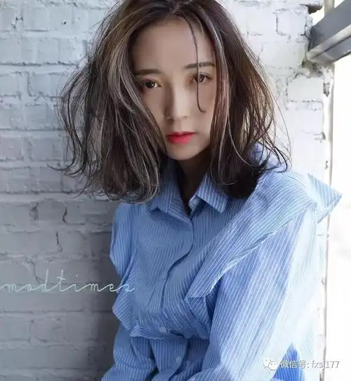 今年流行人鱼短发烫让你摆脱平庸感