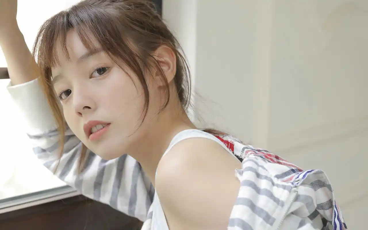 可爱唯美女生图片桌面壁纸高清大图预览1920x1200_美女壁纸下载_美桌