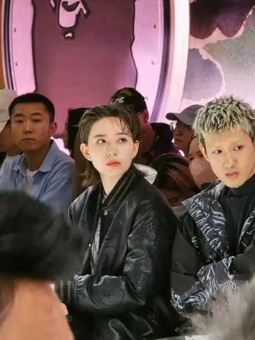 上海时尚夜,邱淑贞和女儿各有各美,李晨带儿子混圈