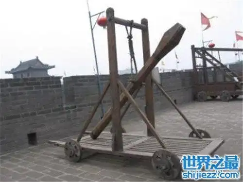 霹雳车堪称古代的战车三国霹雳车是谁发明的