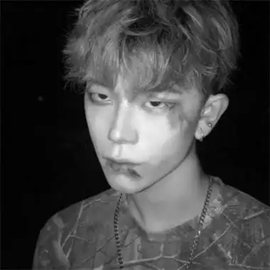 黑白伤感帅气的精致男生头像 冷酷霸气的优质高级真人头像男_男生头像