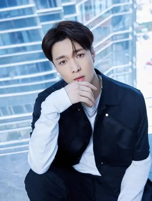 国风刘海撞款权志龙海带头,一时难分伯仲)