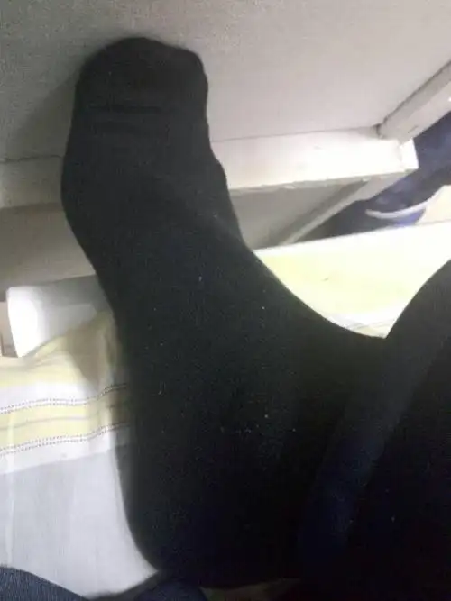 我男生喜欢自己爸爸的黑袜子亮皮鞋