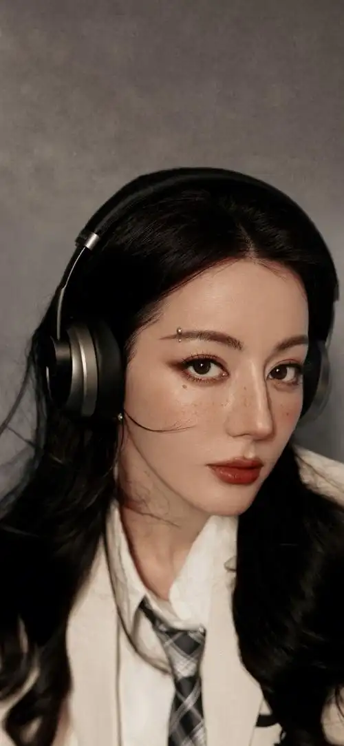 迪丽热巴美式证件照