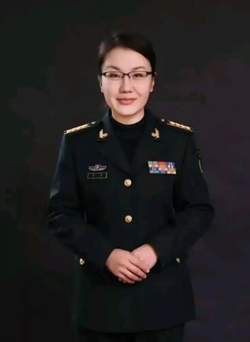 然而,每个人都有表达自己观点的自由,李莉作为一名退役的解放军大校