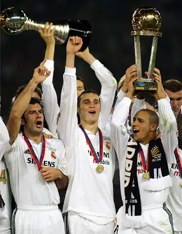 北京时间12月3日,皇马在丰田杯赛中2-0战胜巴拉圭奥林匹亚队夺得冠军.