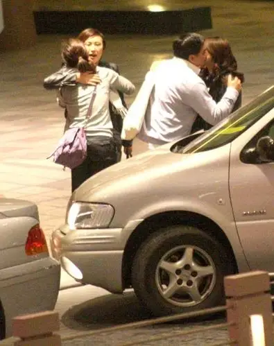 霍启刚勾搭嫩模上演海战门 盘点郭晶晶霍启刚12次分手/组图