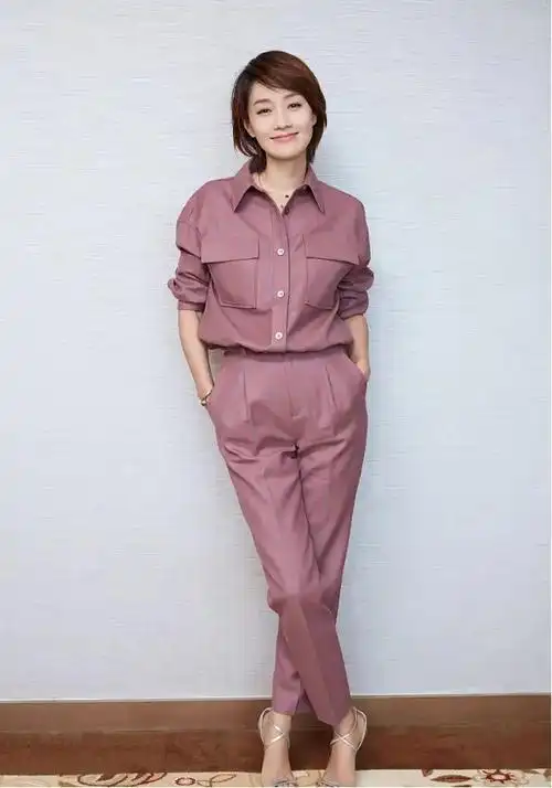 马伊琍身材那么好,穿贴身连衣裙身材曲线明显,太美了|裙摆|穿搭|小脚