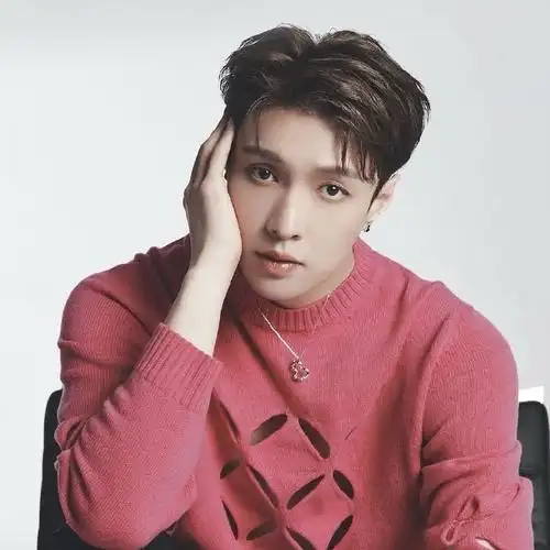 张艺兴十字路口跳舞