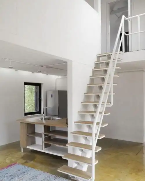 简单木制楼梯图片效果图