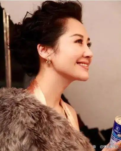 许晴是一位中国内地女演员,出生于北京,毕业于北京电影学院.