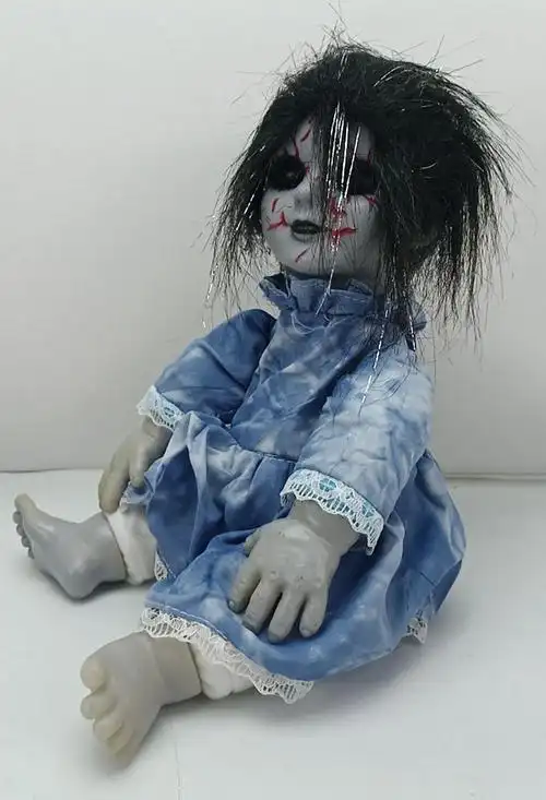 万圣节鬼屋逃脱恐怖电动走路鬼娃娃公仔声控感应鬼婴叫毛绒玩具