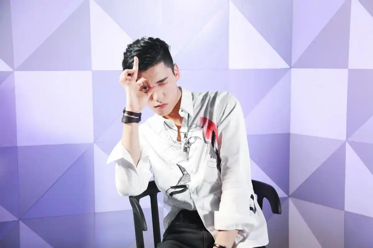 王子异自曝《amh》深层含义 "佛系兽能异"上线