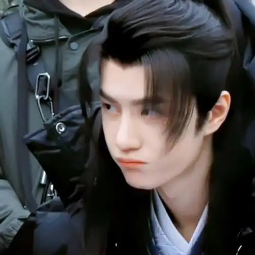 王一博嘟嘴就是等着被我亲亲,同意扣1#王一博