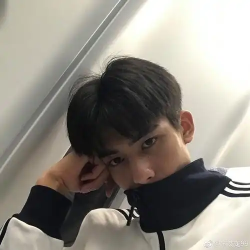 求宋威龙生图自拍生活照