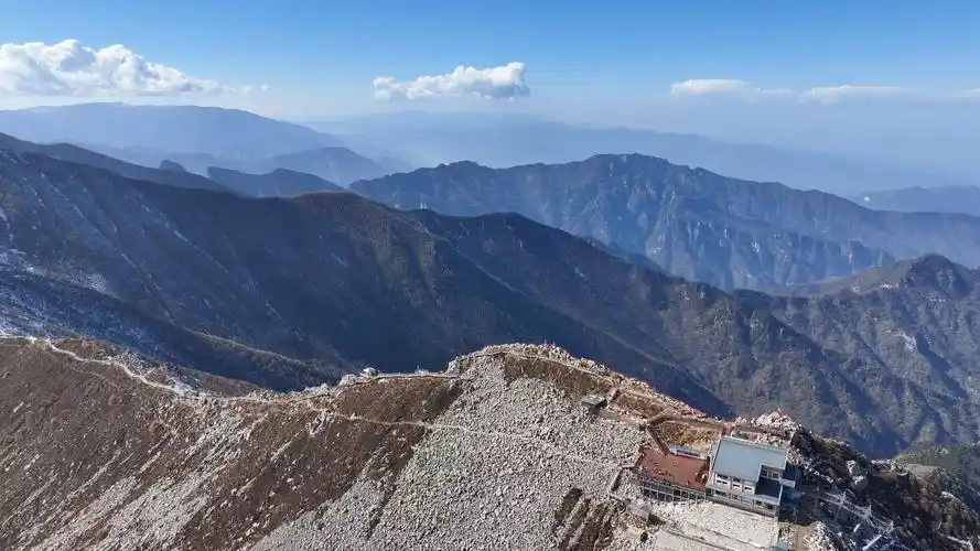 中国南北分界岭,秦岭主峰太白山.