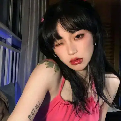 个性网-qq头像-我想你在找文案吧 我送你一句:"人间忽晚,山河已秋"