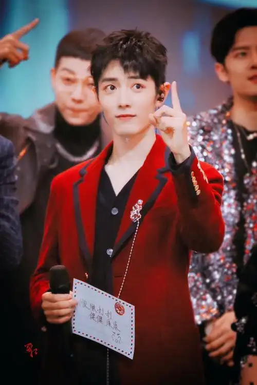 肖战2021东方台跨年晚会