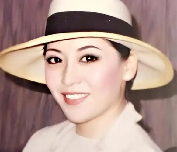 陈岚6岁患白血病18岁被亲妈卖给舞厅她却凭着性子逆转人生