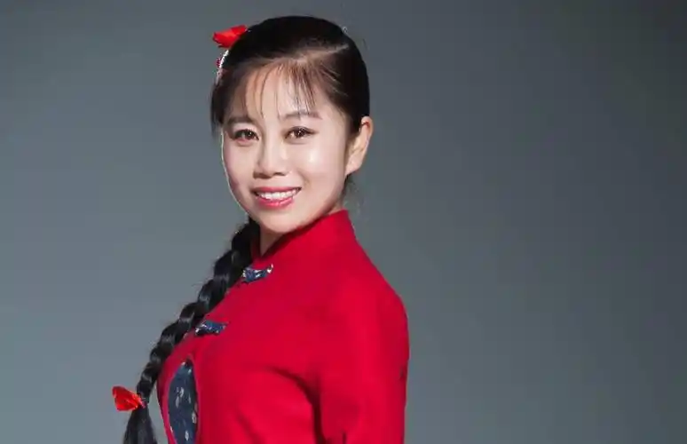 星光大道冠军崔苗:新时代全新"蜕变"新造型,传承新民歌_陕北_文艺