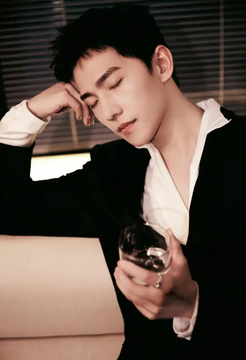 又是被杨洋帅到的一天