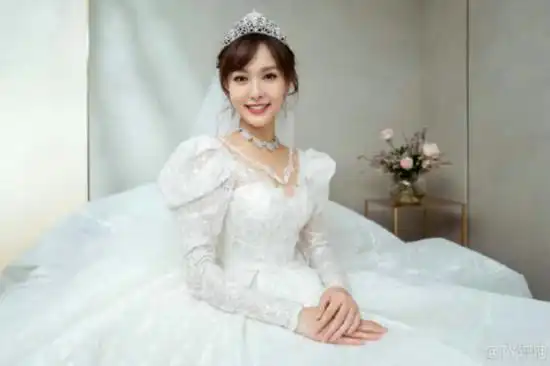 仙剑三美都已嫁为人妻,唐嫣的婚纱最用心,杨幂的很简约