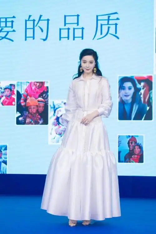 范冰冰终于成功复出一袭粉裙美如白月光38岁依旧惊艳